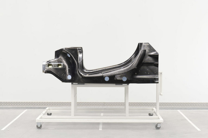 A McLaren karbon utascellája