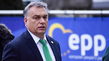 Frakcióváltás előtt a Néppártból is távoznia kell a Fidesznek