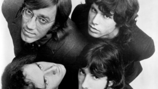 Innen kapta nevét a The Doors: a droghoz és egy angol költőhöz is kapcsolódik a névválasztásuk