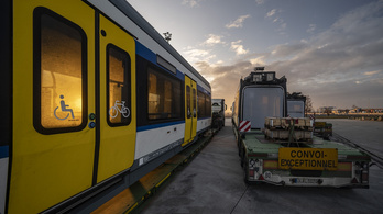 Elindul Magyarországra a második vasútvillamos