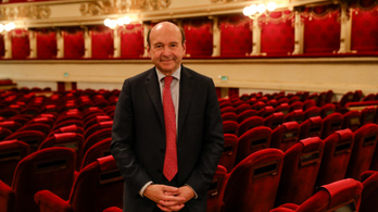 A művészek beoltását sürgeti a milánói Scala vezetője a színházak újranyitása feltételeként