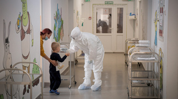 Velkey György: A gyermekkórházban is érzik, hogy egyre gyorsabban terjed a fertőzés