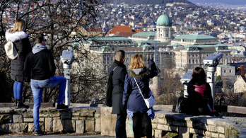 Áfakedvezménnyel mentenék meg a turizmust a magyarok