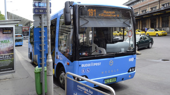 Tájkaraktert figyelembe vevő buszmegállókra kötött szerződést a Miniszterelnökség