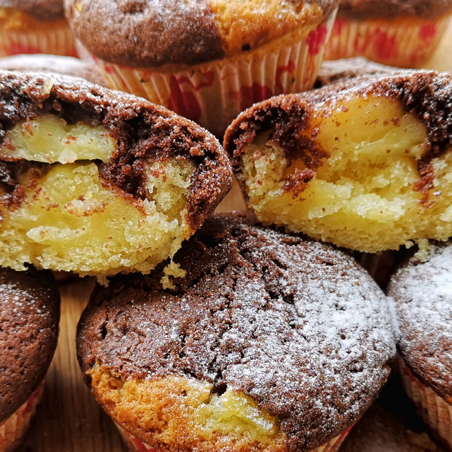Puha muffin vaníliapudinggal töltve – A tésztája is kétféle ízben készül