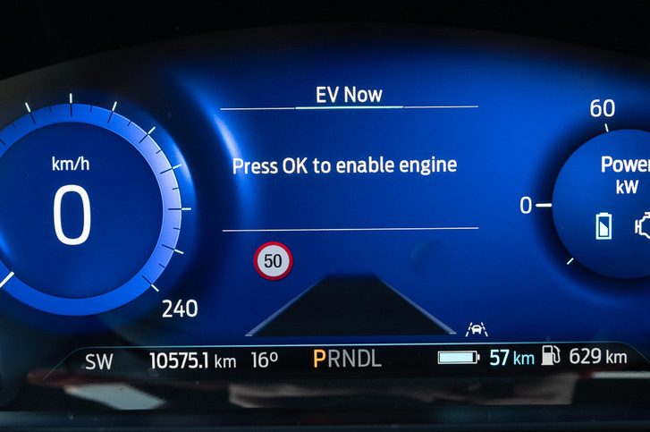 És ezt tényleg komolyan gondolják, EV Now üzemmódban semmire sem hajlandó bekapcsolni a benzinmotor