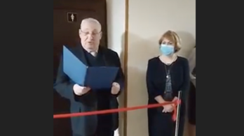 Új vécét avattak nőnap alkalmából a kijevi egyetemen