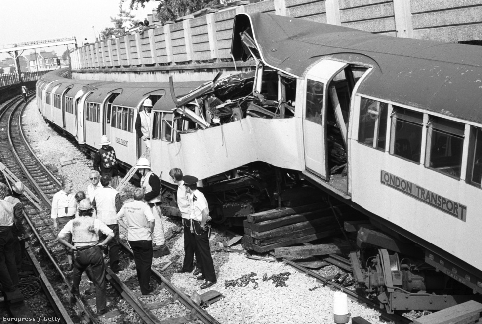 A Leyton állomás közelében két szerelvény összeütközött 1984. augusztus 20-án. Az egyik vezető meghalt, huszonöt ember megsérült.
