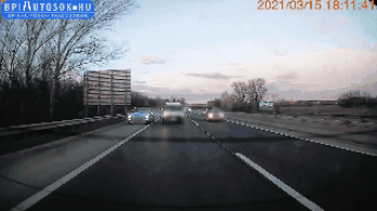 Videó: lefilmezte egy autós a magyar utak brutális ámokfutóit