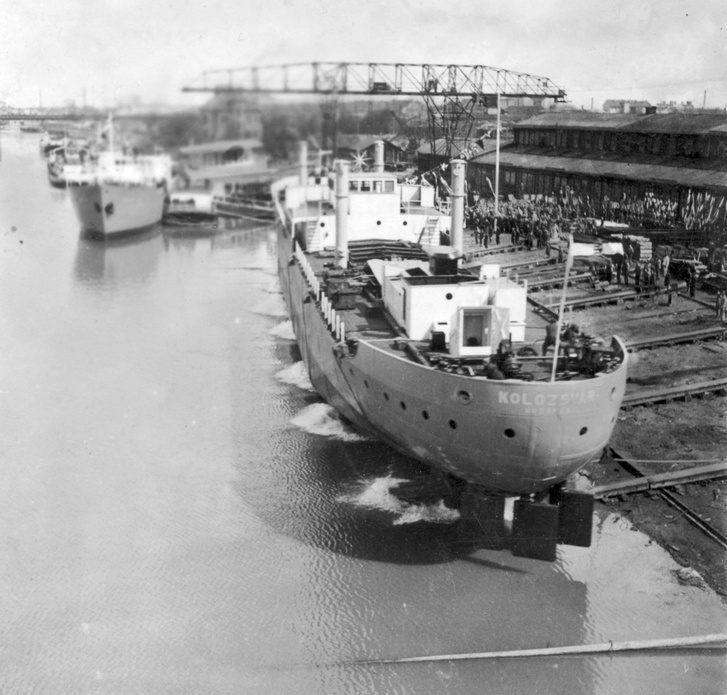 Ganz és Társa hajógyára, a Kolozsvár 1100 tonnás folyam-tengeri áruszállító hajó vízre bocsátása, 1943.