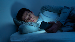 Alvásproblémákkal küzd? Érdemes esetleg kipróbálnia a felnőtteknek szóló altatómeséket