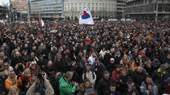 Elegük van a szerbeknek a korlátozásokból, kimentek tüntetni