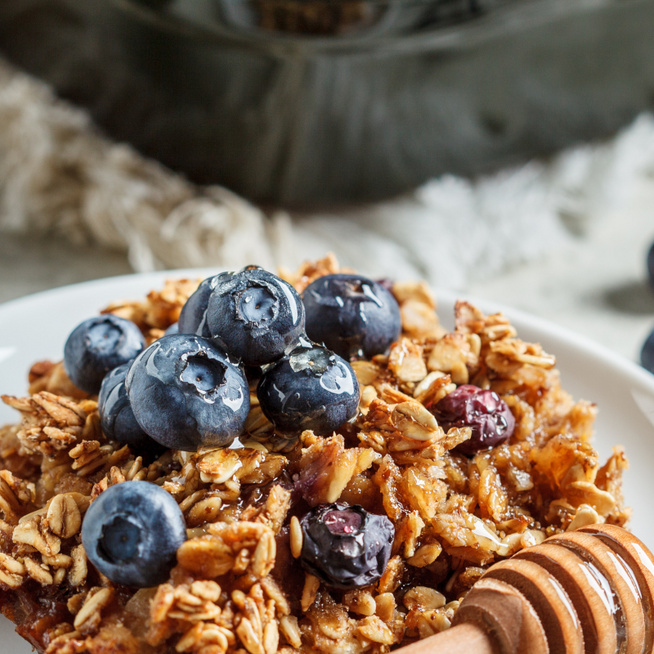 Mézzel és áfonyával sült zabpehely reggelire – Bármilyen gyümölccsel elkészítheted