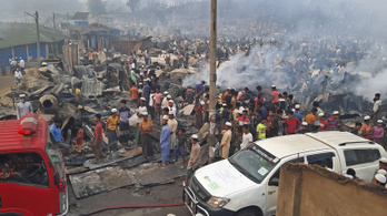 Tűz pusztított a rohingja menekülttárborban