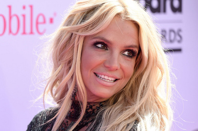 Britney Spears áttetsző felsőben pózolt: az énekesnőnek nagyon szép az alakja