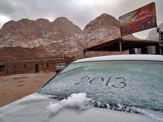 Szélsőséges az időjárás a közel-kelet több országában. Izraelben és Libanonban komoly áradások bénították meg a közlekedést Egyiptom több részén pedig havazott, ami igen ritka jelenség a térségben. A képeket az egyiptomi hóról a Discover Sinai Facebook oldal szerzőjétől kaptuk.