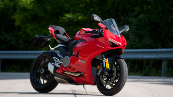 A Ducati már nagyban készül rá, hogy 950 köbcentivel versenyezzenek a 600-asok ellen