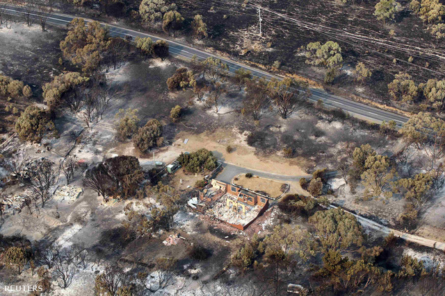 Leégett házak Dunalley községben, a Tasmán-szigeten