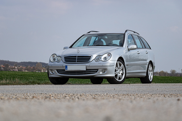 Nem ez a Mercedes legszebb korszaka, de ezen a C350-esen ezt nem érezni