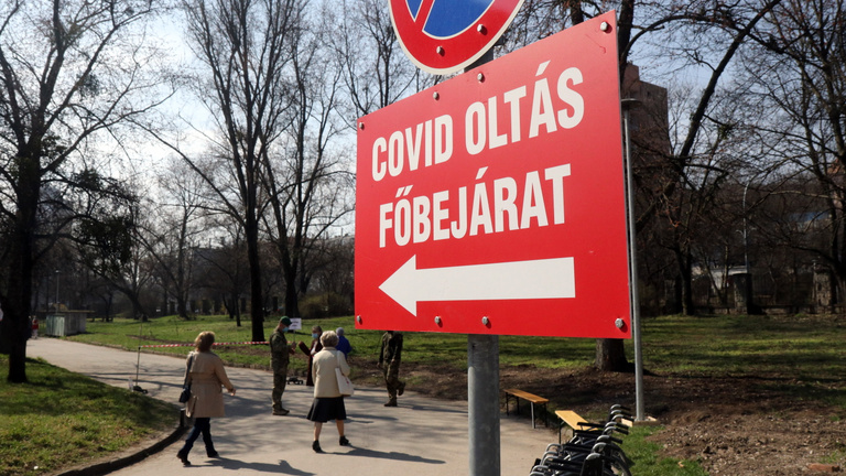 Magyarország élre tört az oltásban, de nincs ok az örömre