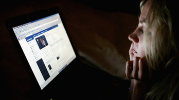 Új szervezettel szabályoznák a Facebookot a britek