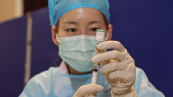 Kína beismerte, hogy a vakcinái nem elég hatékonyak, keverni akarja őket