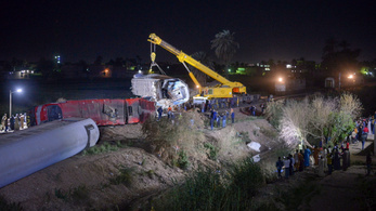 Egyiptomi vonatkatasztrófa: mozdonyvezető, forgalomirányító is felelős