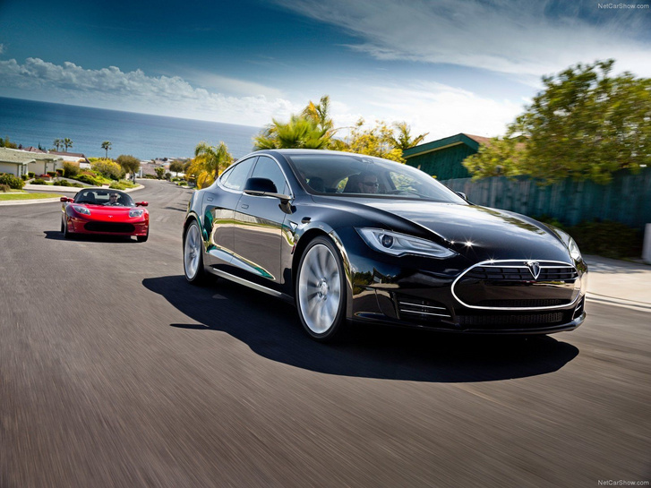 A Tesla Model S jött, látott és győzött. Holott mint autó messze volt a tökéletestől. De tudott még egy-két dolgot