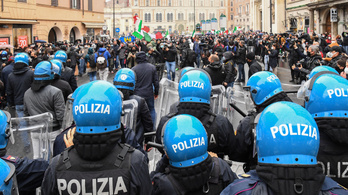 Rómában egymásnak estek a rendőrök és a tüntetők