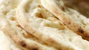 Joghurtos piták – fokhagymás vajjal és ragukba mártogatva is finom