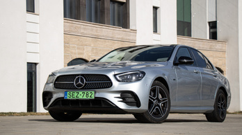 Teszt: Mercedes-Benz E 300 e 4matic AMG Line (W213) - 2021.