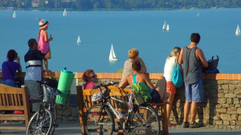 Egyre több a kerékpáros turista a Balatonnál
