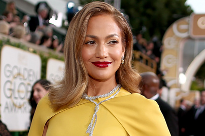 Jennifer Lopez hercegnőként festett a sárga estélyiben: fotókon a legszebb vörös szőnyeges ruhái