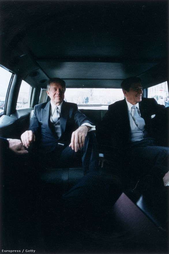 Nagyfiúk a limuzinban: a leköszönő Jimmy Carter és az őt váltó Ronald Reagan. Jimmy Carter a legidősebb élő amerikai elnök, idén lesz 89 éves.
