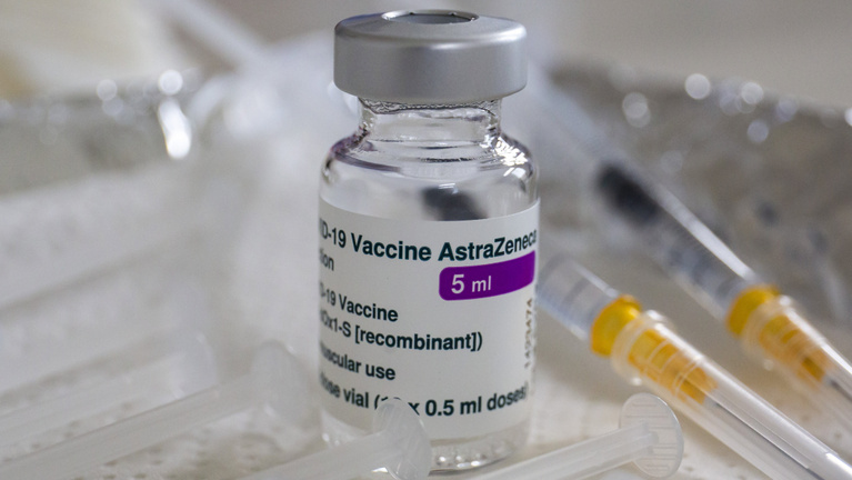 Megvan az ok, miért vezethet trombózishoz az AstraZeneca vakcinája