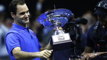 Roger Federer elárverezi a relikviáit