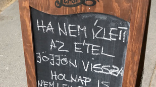 A Damjanich utcában egy szakács táblán üzen azoknak, akiknek nem ízlett az étel