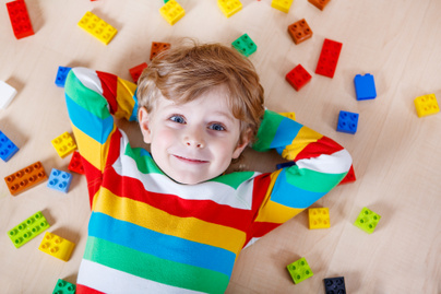 Az építőkocka 5 pozitív hatása: fejleszti a gyerekek térérzékét és kreatív gondolkodását