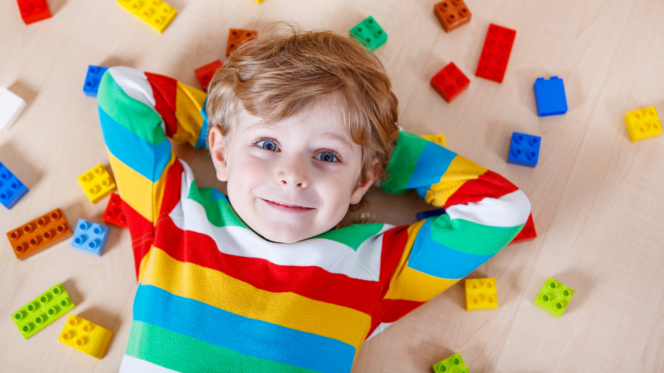 Az építőkocka 5 pozitív hatása: fejleszti a gyerekek térérzékét és kreatív gondolkodását