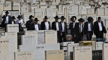 Már temetik az izraeli tömegkatasztrófa áldozatait