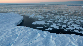 Olvad az antarktiszi jég, az évszázad végére 20 centivel emelkedhet a tengerszint