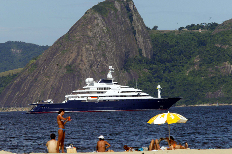 2004-ben ezzel a Jachttal érkezett a riói karneválra