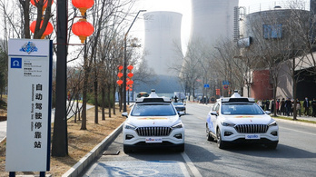 Pekingben már bérelhető önvezető taxi, tartaléksofőr nélkül