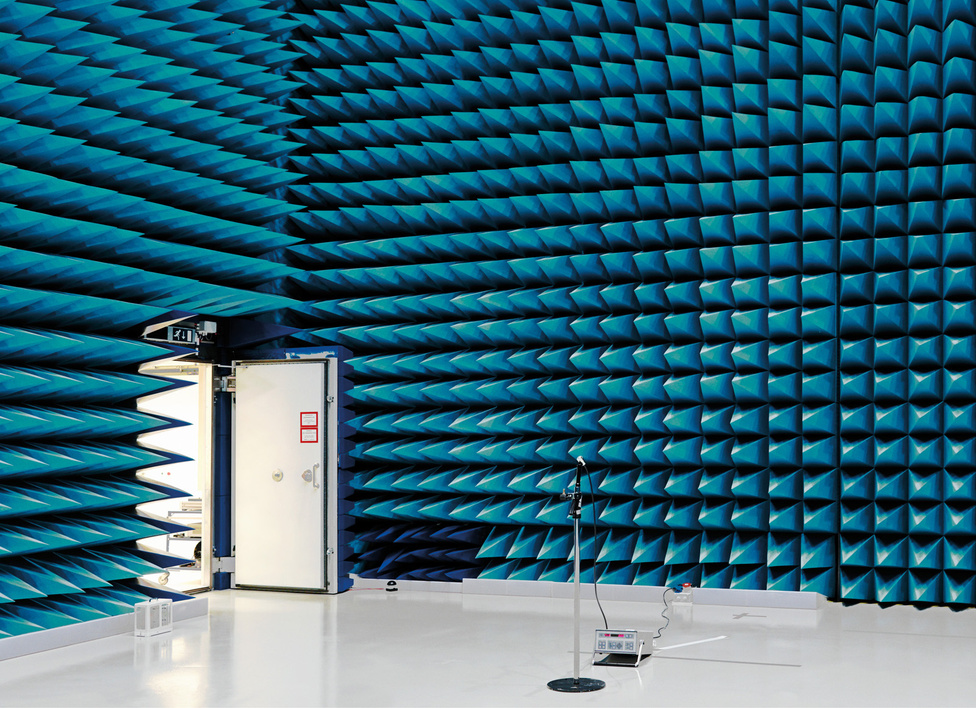 Visszhangmentes kamra, Európai Űrkutatási és Technológiai Központ [ESTEC], Noordwijk, Hollandia, 2008.
                        A visszhangmentes kamra akusztikai kísérletek céljára tervezett szoba.