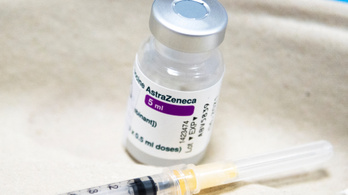 AstraZeneca: ritka trombózisos eseteknél mutatkozhat csak összefüggés