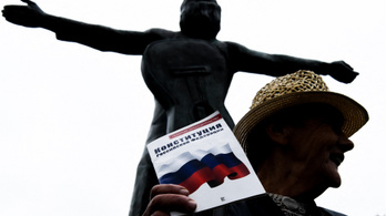 Börtönbe kerülhet az orosz alkotmányt rohamrendőröknek felolvasó tinilány