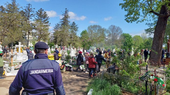 Grillparty egy romániai temetőben, a rendőrök oszlatták fel