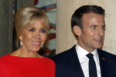 A francia elnök felesége káprázatos volt tűzpiros estélyi ruhájában: Brigitte Macron legszebb kreációi
