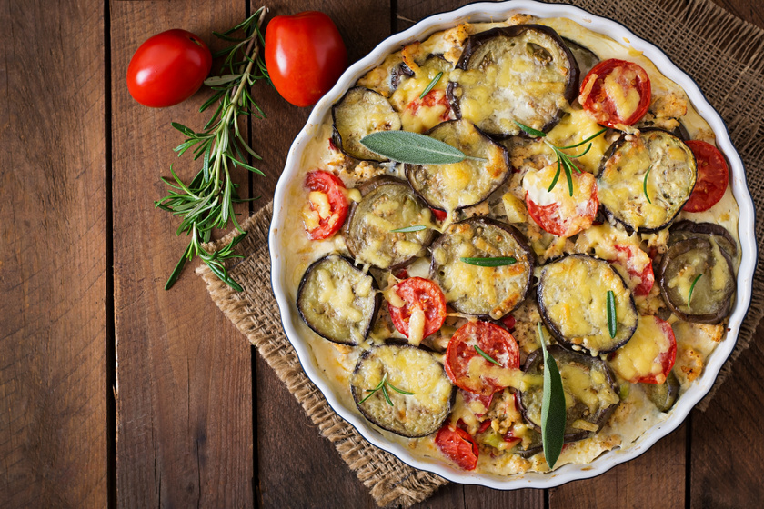 Isteni mediterrán rakott krumpli: a fűszerek még finomabbá varázsolják