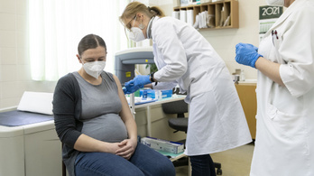Megváltozott a várandós kismamák oltási protokollja